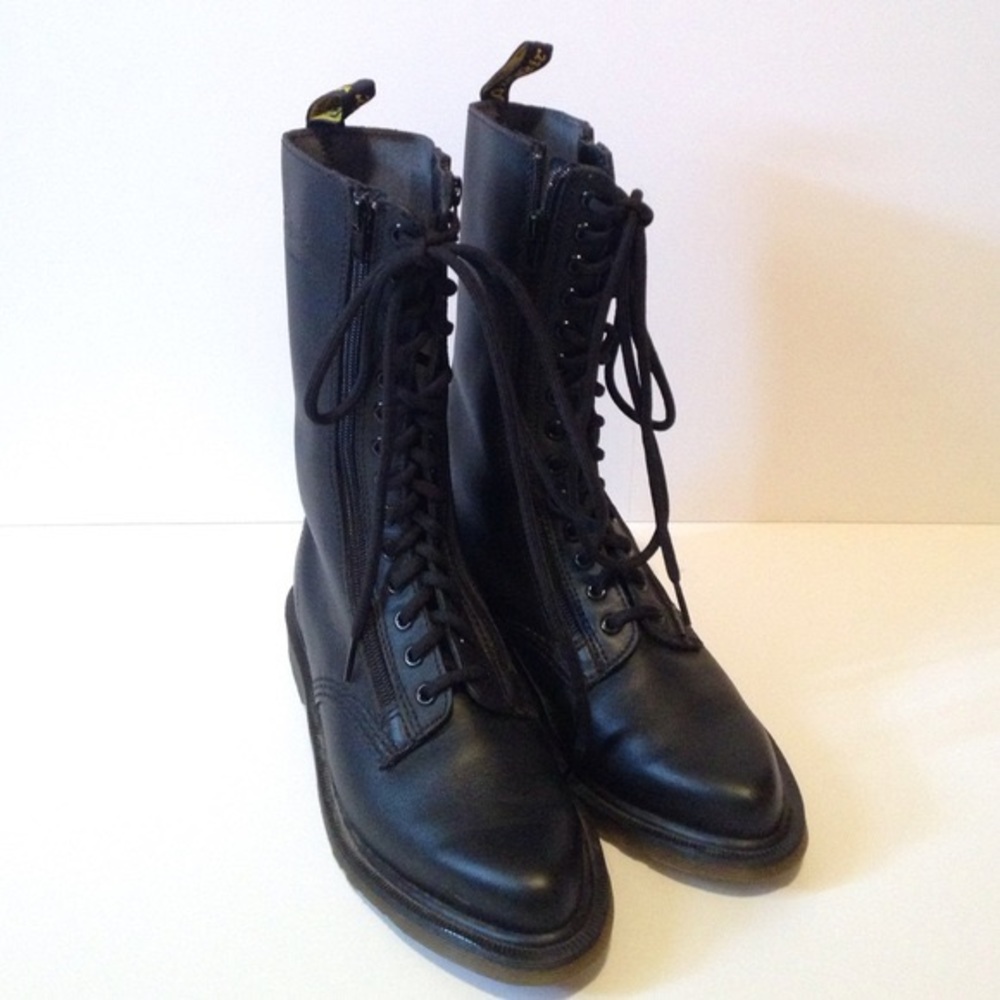 RARE Dr. Martens Tori Pointed toe 14 eye boot!